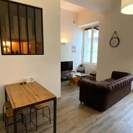 Le Descartes: Cosy In The Centre