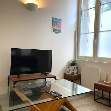 Le Descartes: Cosy In The Centre Apartment Poitiers